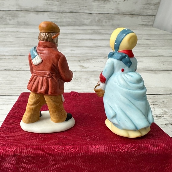 LEFTON COLONIAL Christmas Village figures set of 2 Man basket 1996 woman pie - Picture 4 of 4